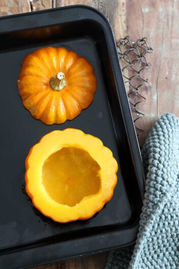 GEFÜLLTE MINI-KÜRBISSE "JACK BE LITTLE" MIT FRISCHKÄSE-APFEL ... GEFÜLLTE MINI-KÜRBISSE "JACK BE LITTLE" MIT FRISCHKÄSE-APFEL ...